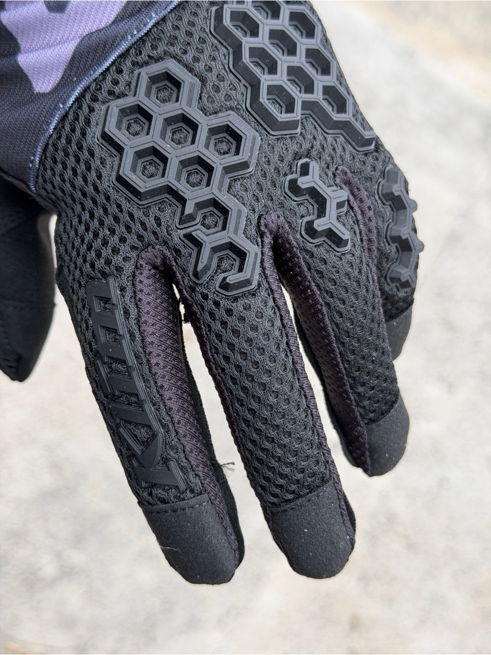 Gloves - Picture 9 of 12